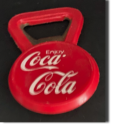 7860-1 € 2,50 coca cola opener rood plastic.jpeg